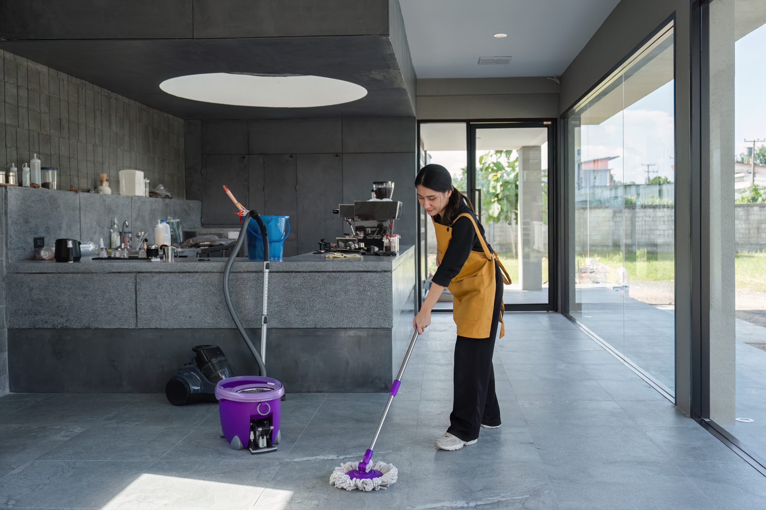 Work station meeting rooms cleaning service in uae