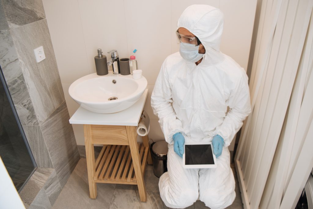 Bathroom mold removal service in UAE for a safe and clean environment