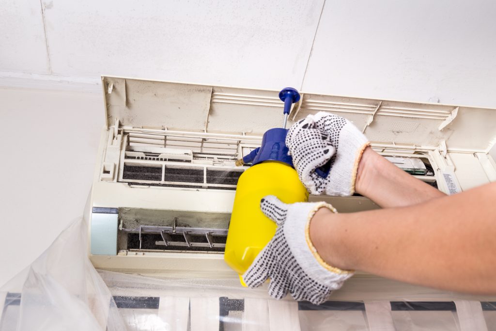 AC mold cleaning service in UAE to improve indoor air quality