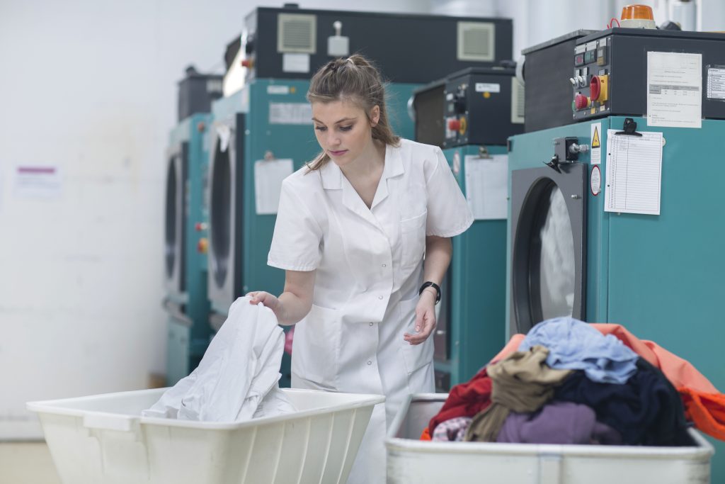 Reliable commercial laundry cleaning service in UAE for hotels and businesses